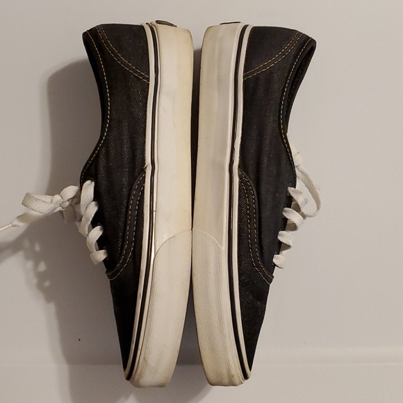 Vans - Picture 4 of 8